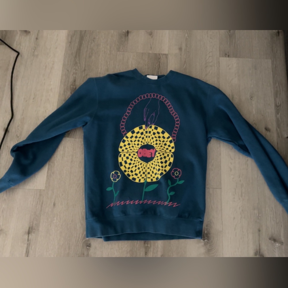 Obey sweater
